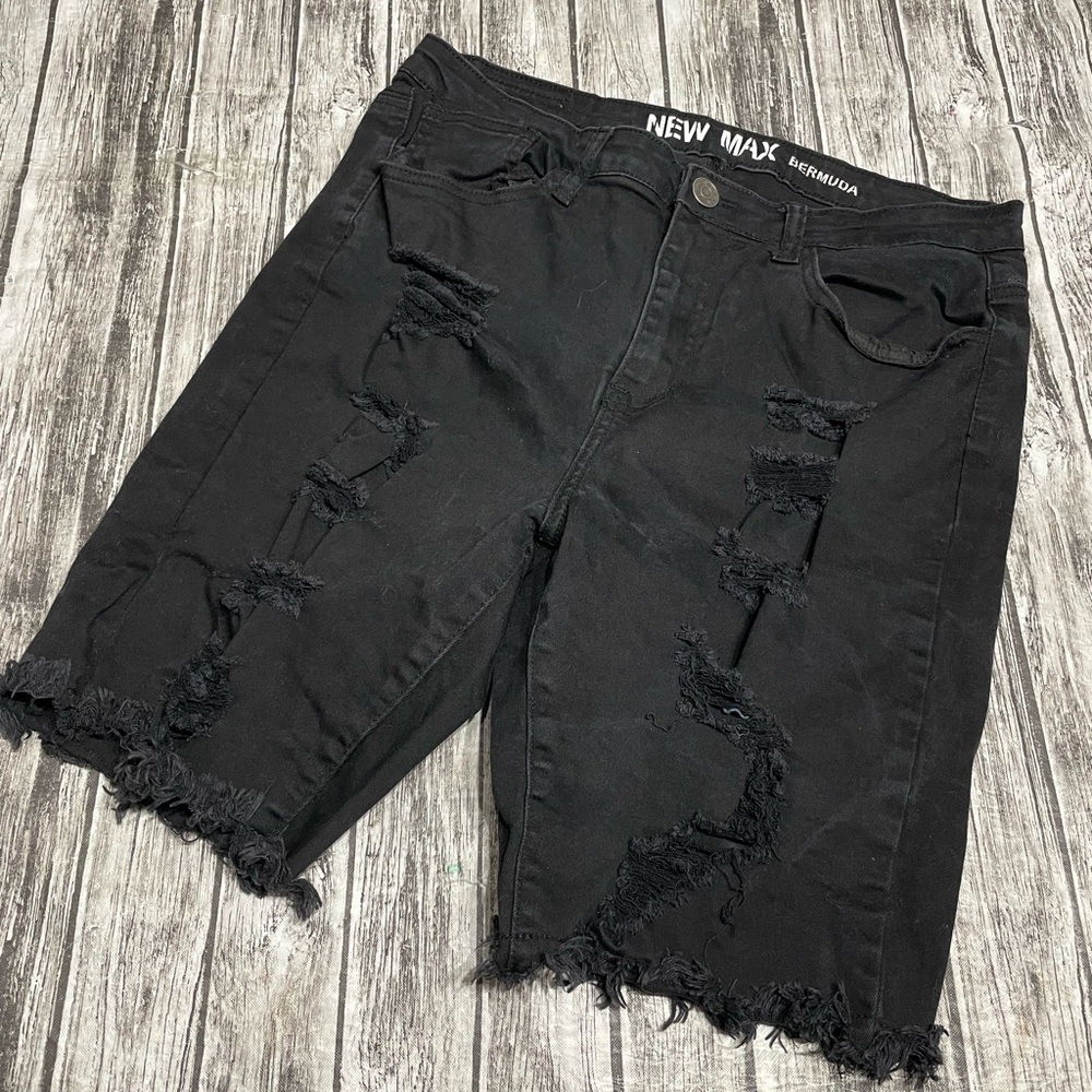 Ladies size 16 (32” waist) New Max Bermuda black distressed denim shorts Euc